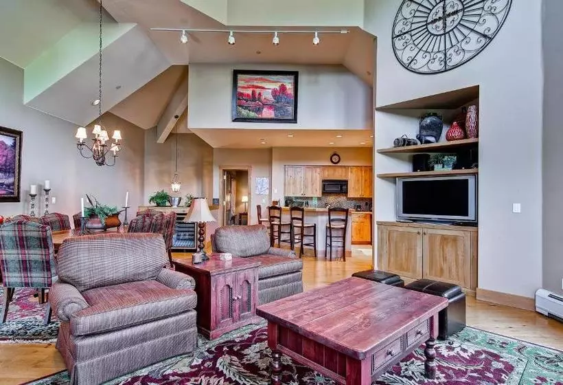 Villa Montane By East West Hospitality