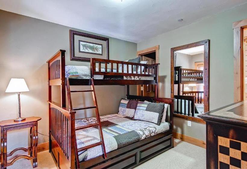 Villa Montane By East West Hospitality