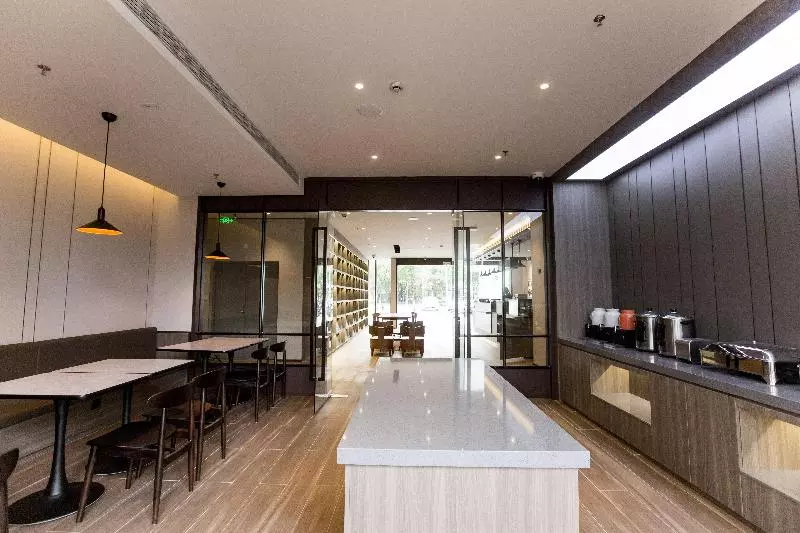 Hanting Hotel Shanghai Qingpu Huijin Road Metro Station