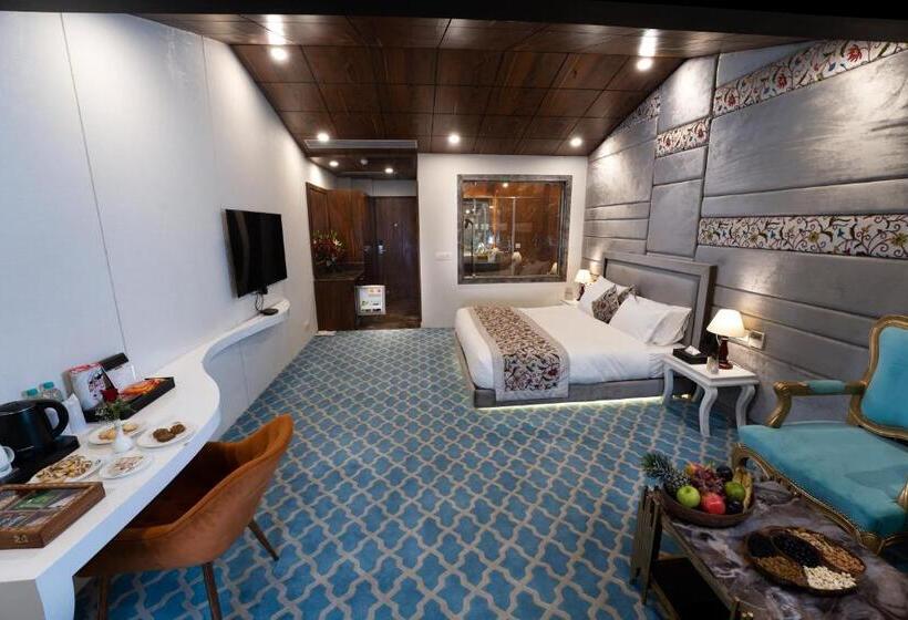 هتل Snow Land Srinagar