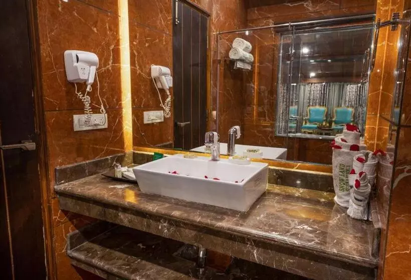 ホテル Snow Land Srinagar