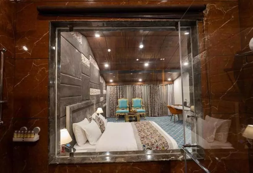 ホテル Snow Land Srinagar