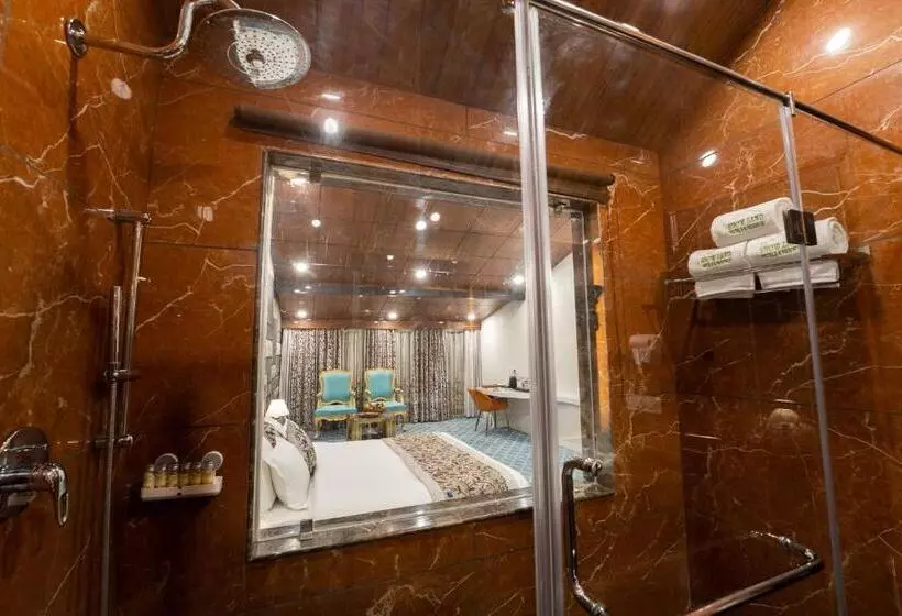 ホテル Snow Land Srinagar