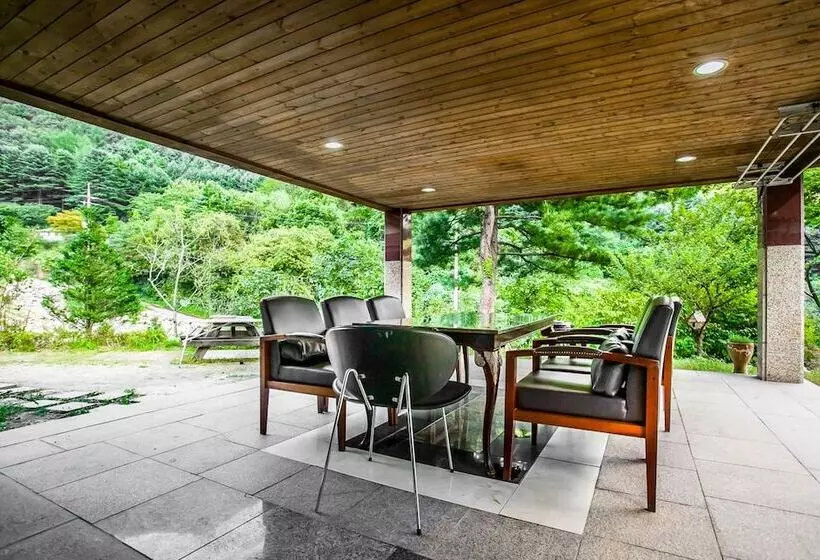Hill & Falls House