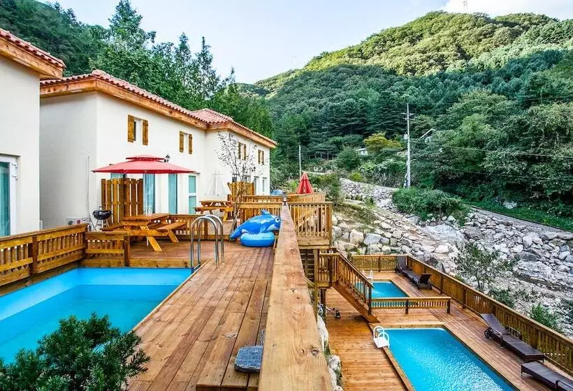 Hill & Falls House