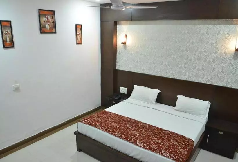 Hotelli Agra Dazzling East Gate