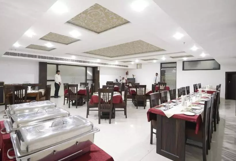 Hotelli Agra Dazzling East Gate