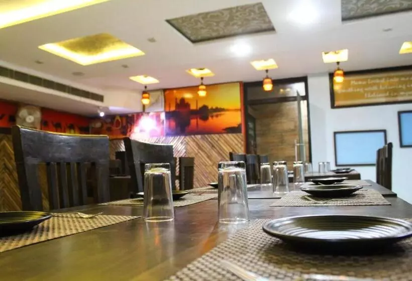 Hotelli Agra Dazzling East Gate