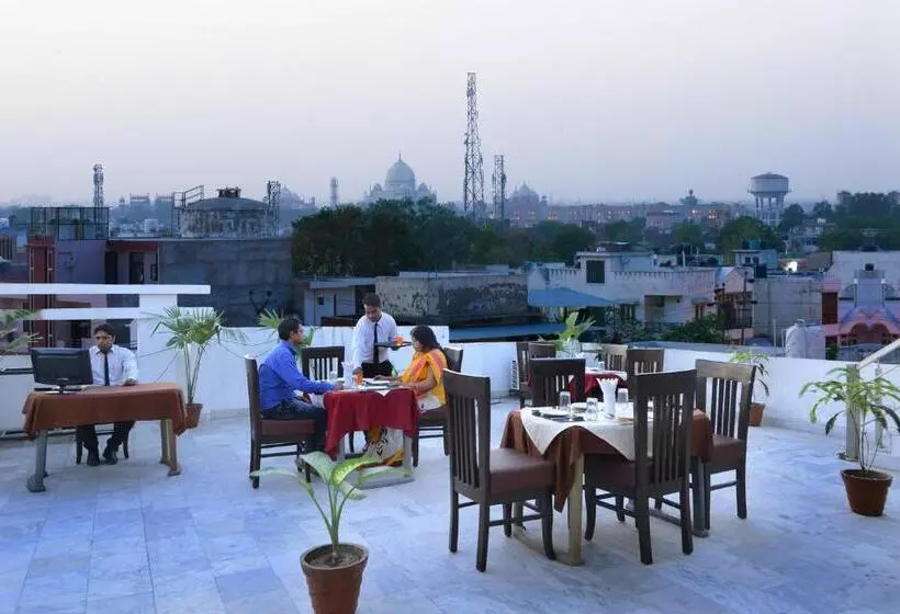 Hotelli Agra Dazzling East Gate
