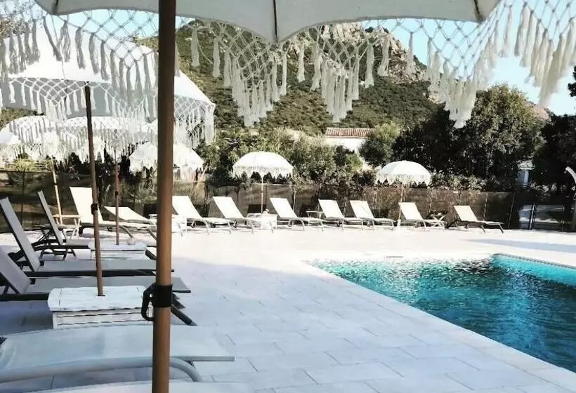 Отель Hôtel & Restaurant Les Mouettes