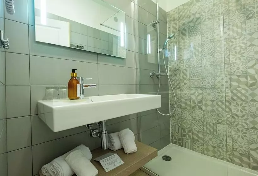 Отель Hôtel & Restaurant Les Mouettes