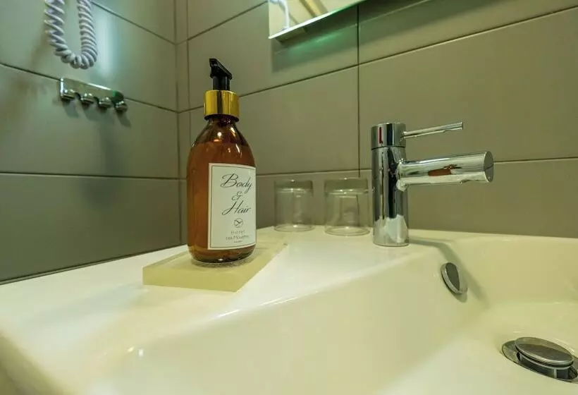 Отель Hôtel & Restaurant Les Mouettes