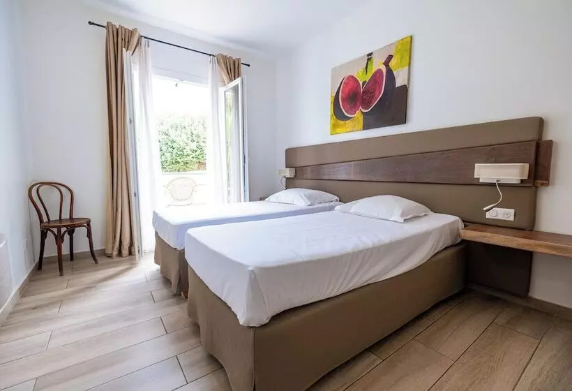 Отель Hôtel & Restaurant Les Mouettes