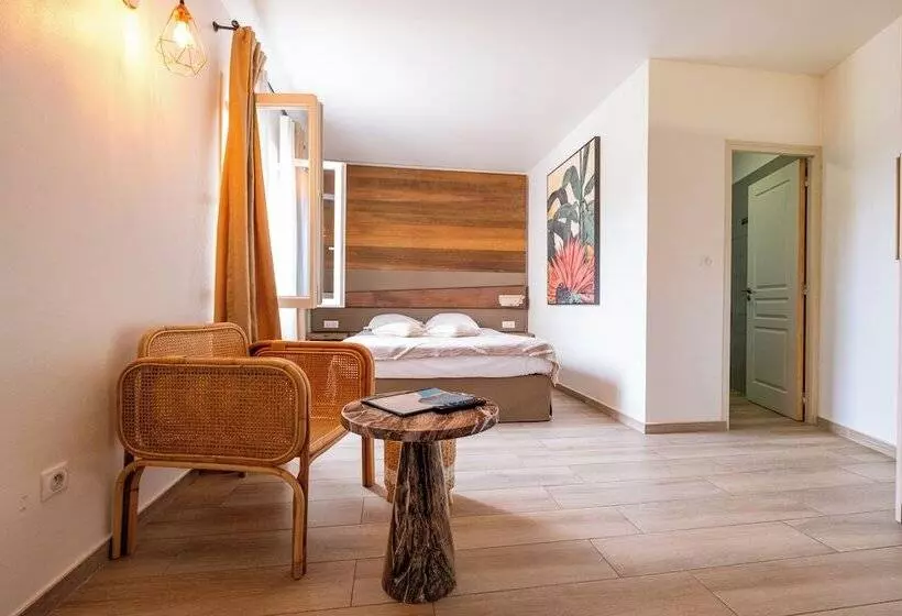 Отель Hôtel & Restaurant Les Mouettes