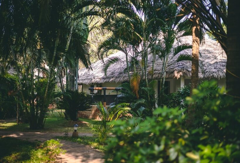 בית מלון כפרי Malabar Ocean Front Resort & Spa