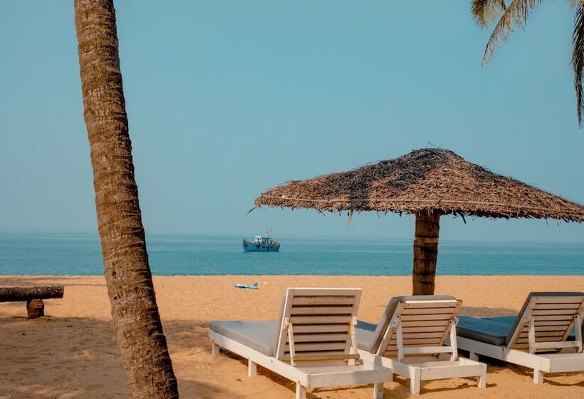 בית מלון כפרי Malabar Ocean Front Resort & Spa