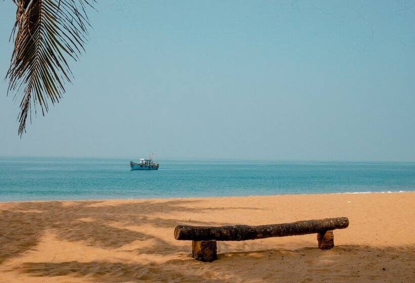 בית מלון כפרי Malabar Ocean Front Resort & Spa