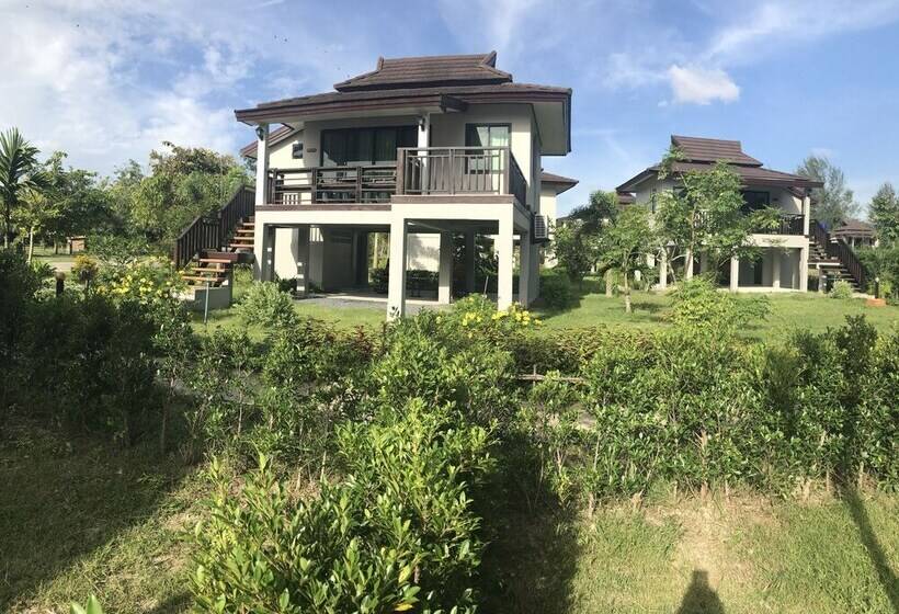 호텔 The Hip Resort @ Khao Lak