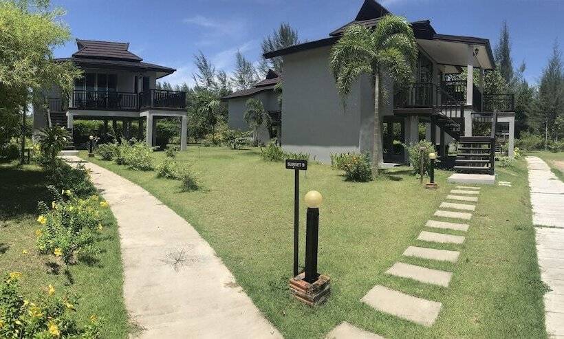 호텔 The Hip Resort @ Khao Lak