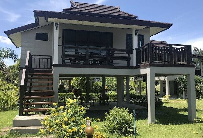 호텔 The Hip Resort @ Khao Lak