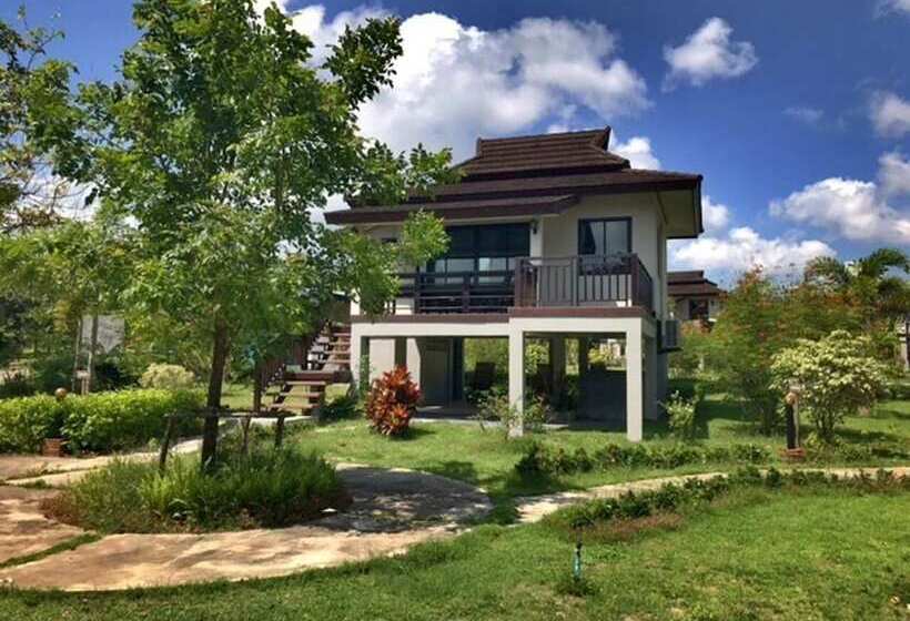 호텔 The Hip Resort @ Khao Lak