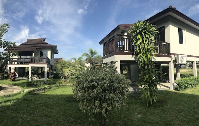 호텔 The Hip Resort @ Khao Lak