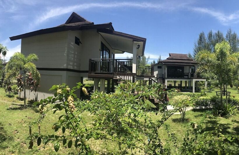 호텔 The Hip Resort @ Khao Lak