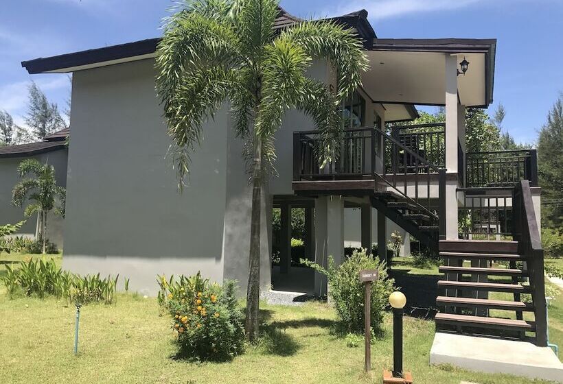 호텔 The Hip Resort @ Khao Lak