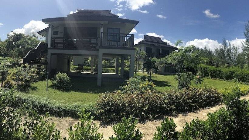 호텔 The Hip Resort @ Khao Lak