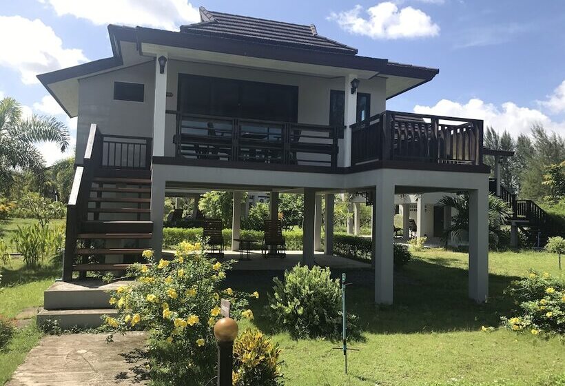 호텔 The Hip Resort @ Khao Lak