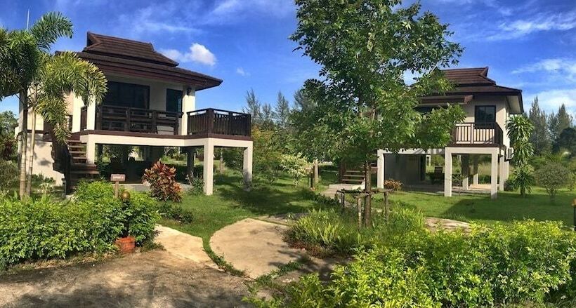 호텔 The Hip Resort @ Khao Lak