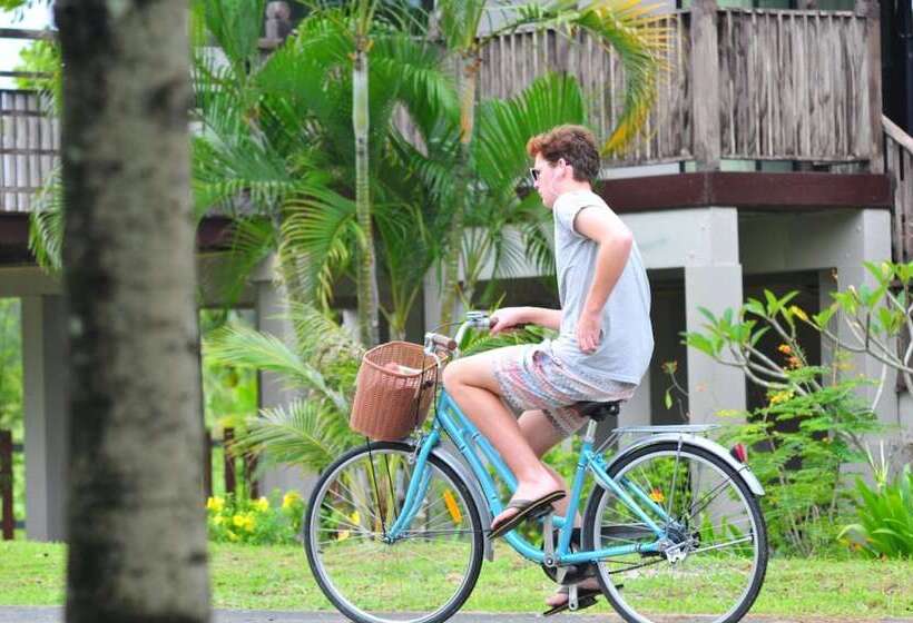 호텔 The Hip Resort @ Khao Lak