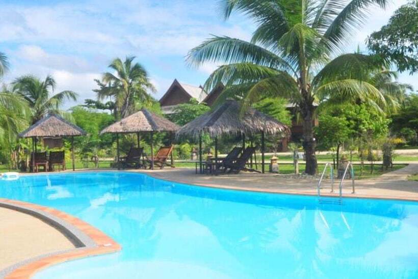 호텔 The Hip Resort @ Khao Lak