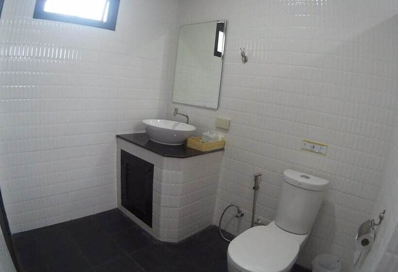 호텔 The Hip Resort @ Khao Lak