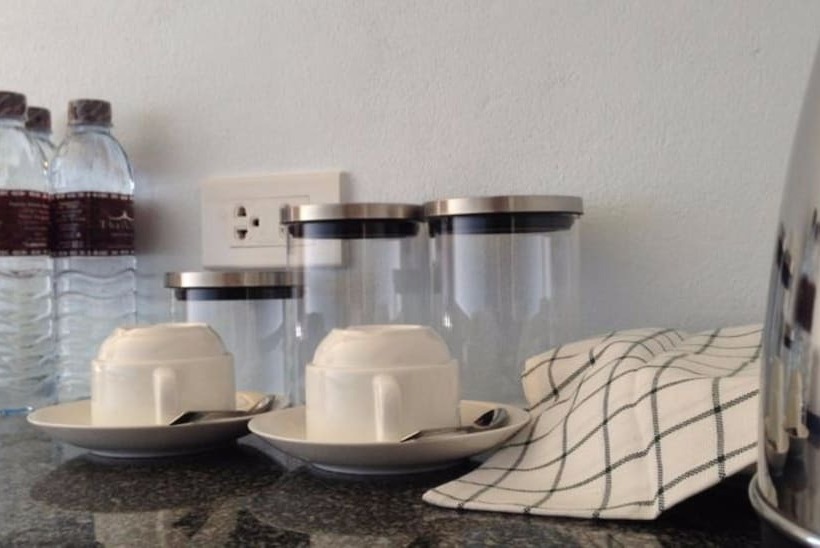 호텔 The Hip Resort @ Khao Lak