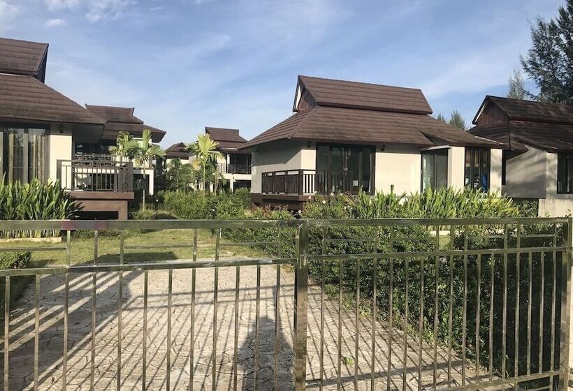 호텔 The Hip Resort @ Khao Lak