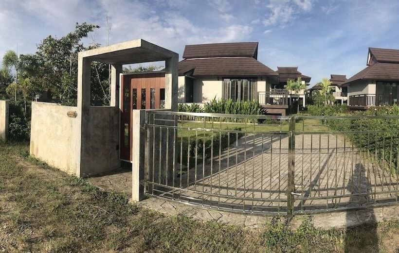 호텔 The Hip Resort @ Khao Lak