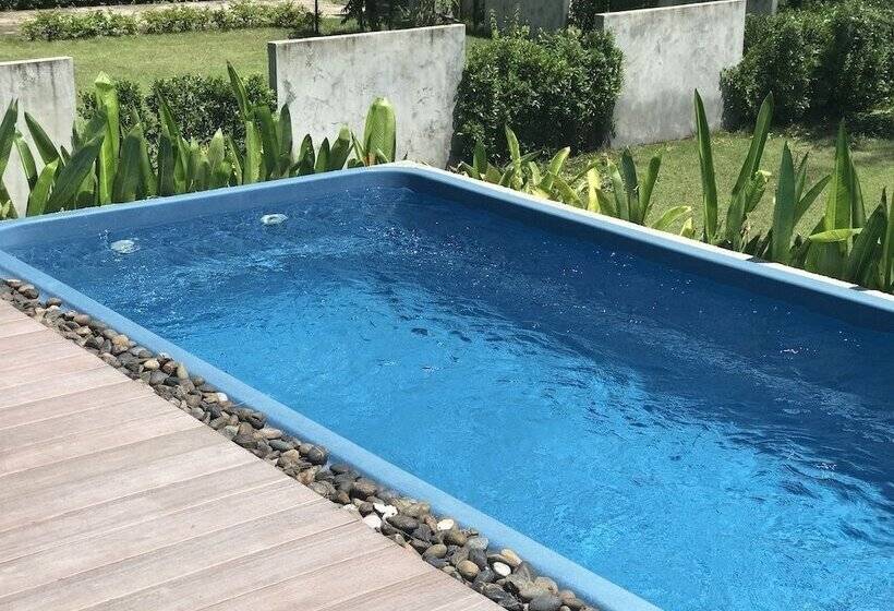 호텔 The Hip Resort @ Khao Lak