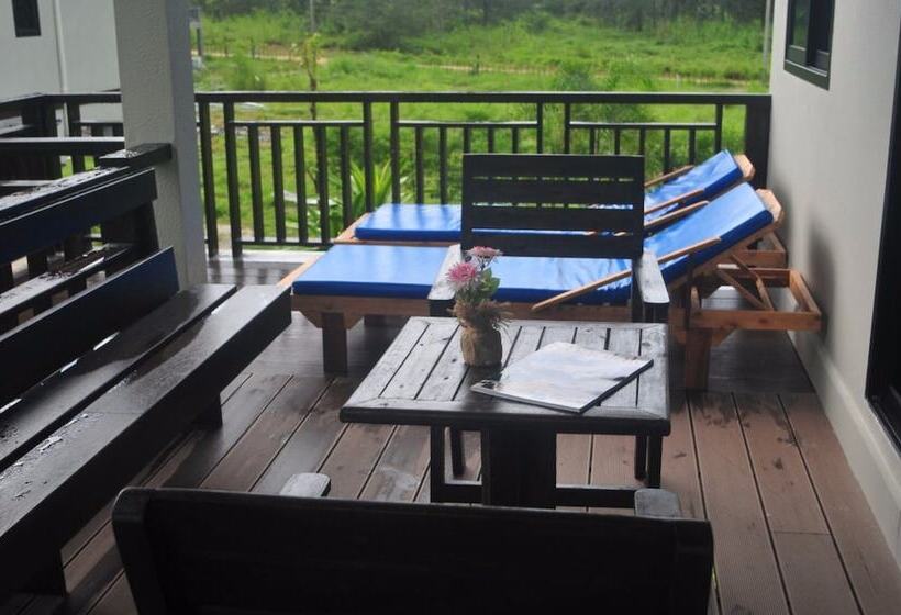 호텔 The Hip Resort @ Khao Lak