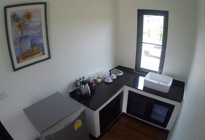 호텔 The Hip Resort @ Khao Lak