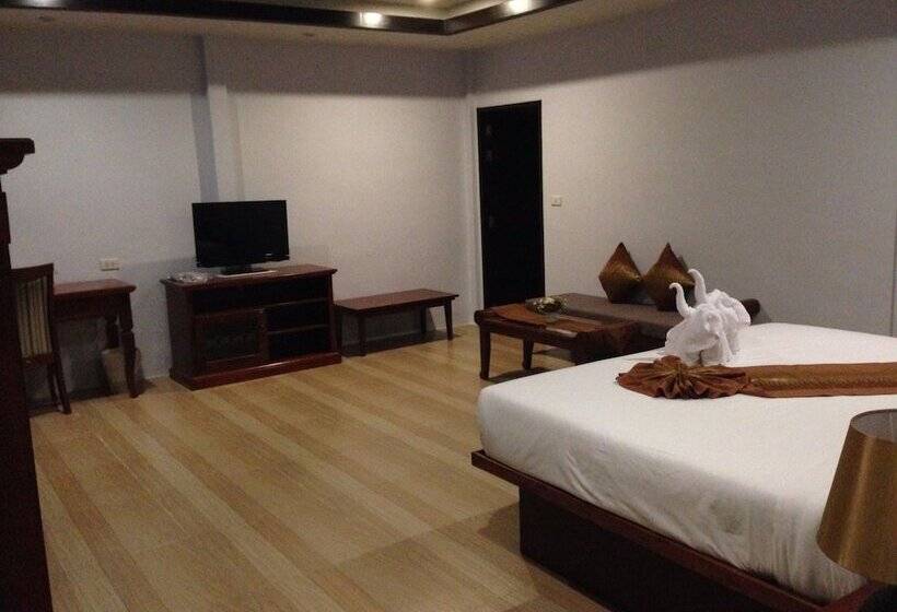 호텔 The Hip Resort @ Khao Lak