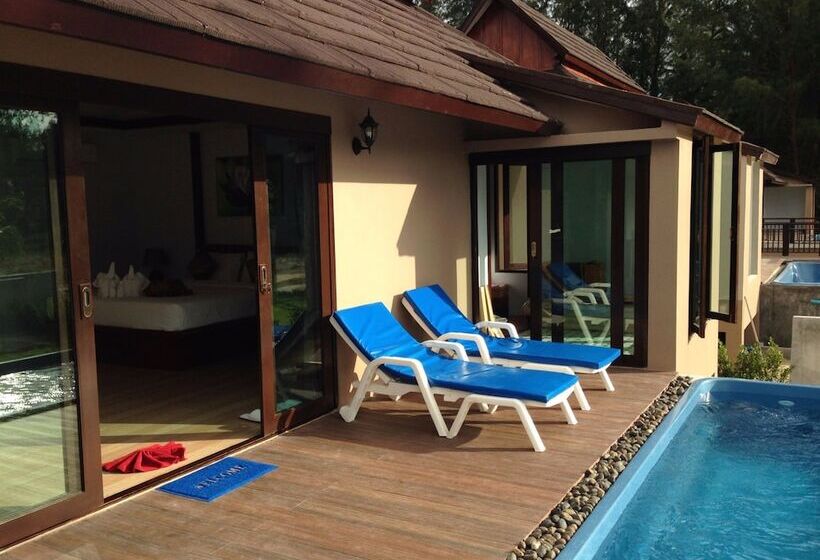 호텔 The Hip Resort @ Khao Lak