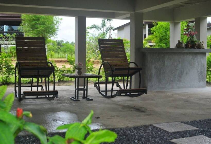 호텔 The Hip Resort @ Khao Lak