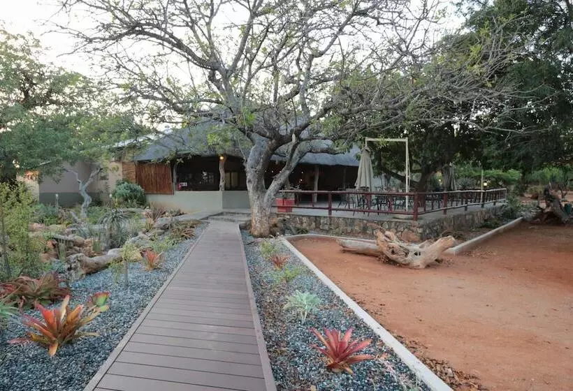هتل Tshukudu Game Lodge