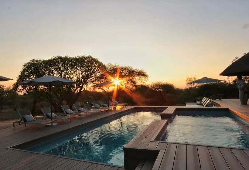 هتل Tshukudu Game Lodge