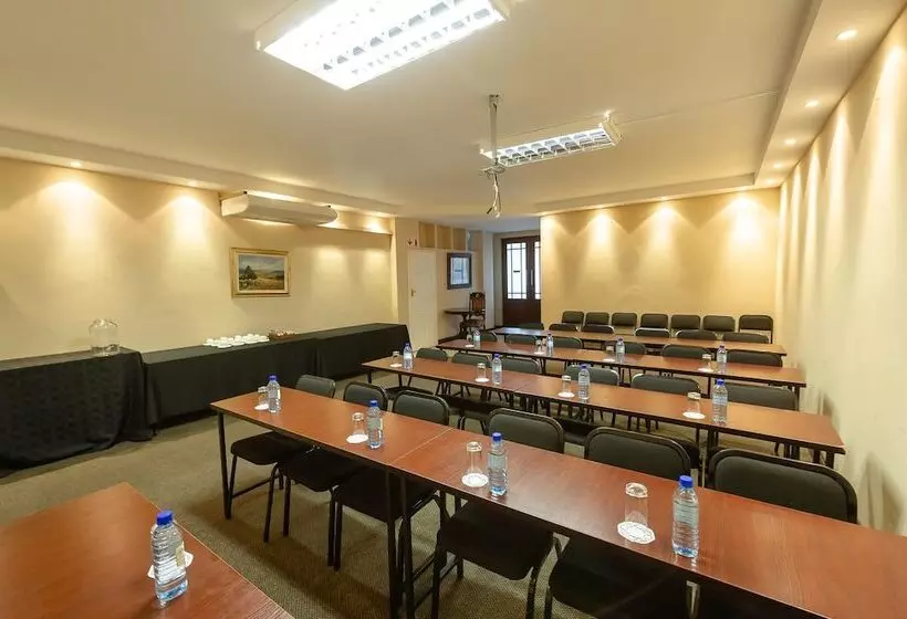 پانسیون Green Valley Lodge