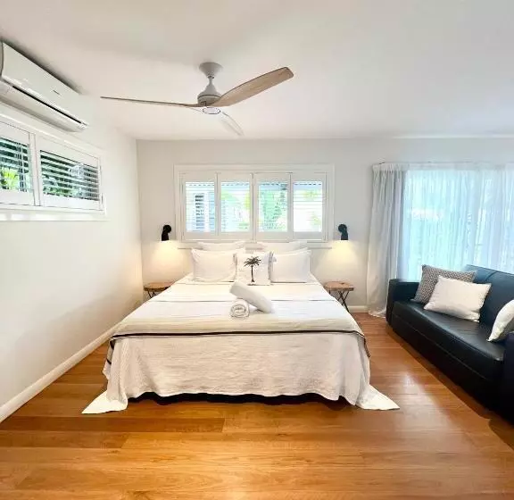 پانسیون The Beach Shack Byron Bay