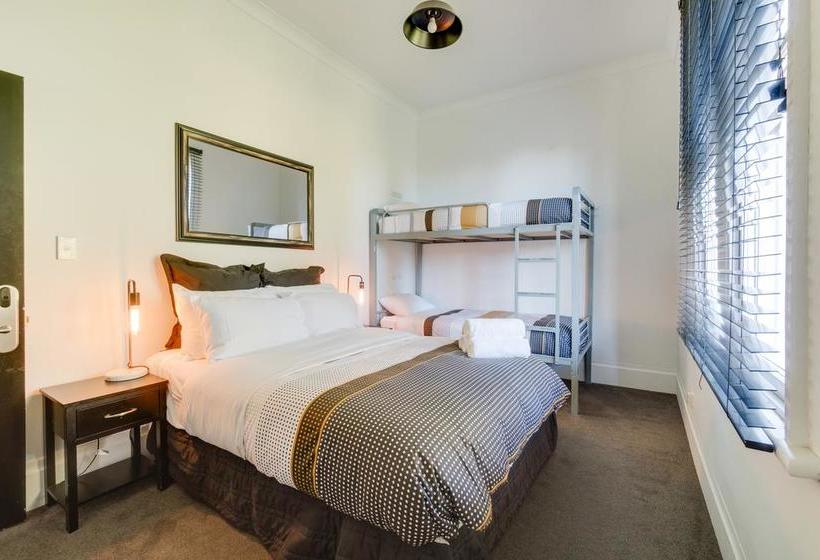 旅馆 Innbetween Lodge & Backpackers