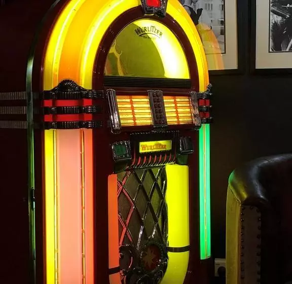 Общежитие Innbetween Lodge & Backpackers