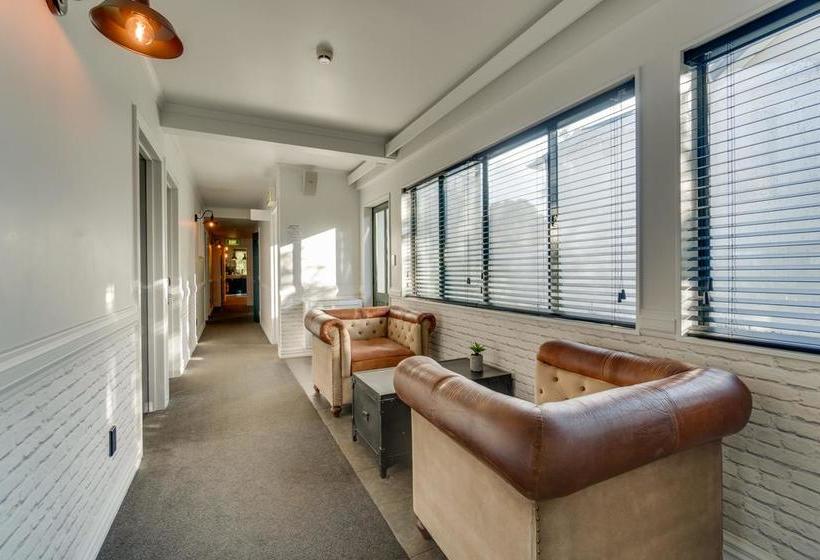 旅馆 Innbetween Lodge & Backpackers